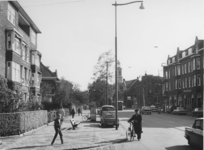 1968-2569 De Oudedijk gezien vanaf de kruising met de Rozenburglaan.