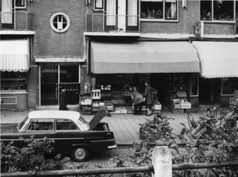 1968-2641 Gezicht op de Oostzeedijk Beneden, tussen de Dr. Zamenhofstraat en de Vlinderstraat.