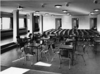 1968-2841 De kleine zaal in de Nederlandse Hervormde Immanuelkerk aan de Berlagestraat.