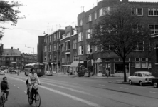 1968-3192 Gezicht op de noordzijde van de Beukelsdijk tussen Jagthuisstraat en het Burgemeester Meineszplein.