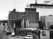 1968-760-TM-762 Exterieur en interieur van Centrale Schiehaven (G.E.B.) aan de Lloydstraat.Afgebeeld van boven naar ...