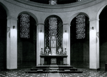 1968-923 Het oude hoofdaltaar in de Sint-Barbara kerk aan de Crooswijkseweg.