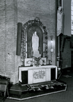 1968-930 Het Heilig Hart-altaar in de Sint-Barbara kerk aan de Crooswijkseweg.