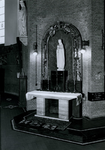 1968-934 Het Maria-altaar van de Sint-Barbarakerk aan de Crooswijkseweg.