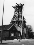 1969-1013 De bevestiging van roeden aan de molen 'De Ster' aan de Plaszoom.