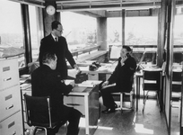 1969-1223 Interieur van de haven controle dienst van de Scheepvaart Vereniging Zuid aan de Pieter de Hoochweg.