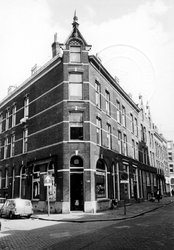 1969-1901 Hoekpand nummuer 29, vanuit zuid-westelijke richting. Rechts de Schietbaanstraat en links de Bajonetstraat.