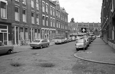 1969-1906 Gezicht in de Korte Bajonetstraat met op de achtergrond de 1e Middellandstraat.