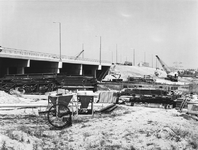 1969-2008 Viaduct over de Havenspoorlijn, op de achtergrond het Jan Meertenshuis.