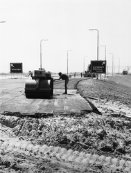 1969-2012 Vaanweg: asfalteringswerkzaamheden bij het knooppunt Vaanplein.