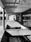 1969-2302 Interieur hal Nederlandse Ecomische Hogeschool aan de Burgemeester Oudlaan.