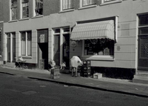 1969-2691 Gezicht op de Adrianastraat nummers 112-118.