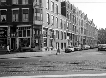 1969-2705 Korte Bajonetstraat met op de voorgrond de 1e Middellandstraat.