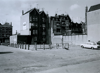 1969-2785 Woningen aan het Wilhelminahof. Het plein aan de Goudseweg vanuit het oosten.