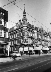 1969-2811 Gezicht op de Nieuwe Binnenweg bij de Gouvernestraat.
