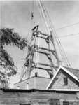 1969-947 Het opzetten van de bovenbouw van de molen 'De Ster' aan de Plaszoom.