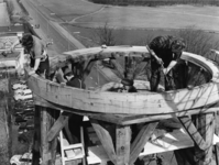 1969-991 Werkzaamheden in het bovendeel van het geraamte van de molen 'De Ster' aan de Plaszoom.