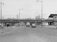 1970-1022 Verkeer op de Blaak bij Station Blaak.