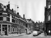 1970-1052 De Sion Dwarsstraat ter hoogte van de Vogelstraat, gezien vanuit de Aegidiusstraat.