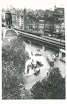 1970-2355 Het Beursplein met rechts Station Beurs. Links de toren van de Beurs.