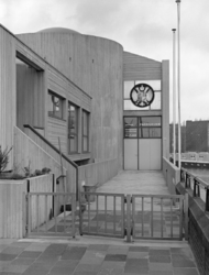 1970-431 Ingang van het gemaal Parksluizen van het Hoogheemraadschap van Delfland aan de Willem Buytewechstraat ...