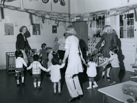 1971-1333 Créche Susanna , een drie weken oud kinderparadijs in een oude school, aan de Goudse Rijweg nr. 135.