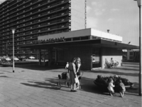 1971-1962 Een bijkantoor van De Spaarbank aan de Hesseplaats.