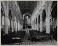 1971-2148 Interieur van de Rooms-Katholieke Kerk van Onze Lieve Vrouwe Rozenkrans aan de Provenierssingel. Het ...