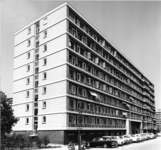 1971-2522 Een bejaardentehuis aan de Cordell Hullplaats in Ommoord.