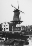 1971-262 Voorhaven met molen De Distilleerketel aan de Middenhoofd (gedateerd 1727).