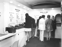 1972-2054 Vacaturebureau Informatie voor de Werkende Vrouw in een C '70 paviljoen aan de Coolsingel.