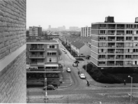 1972-2230 De Cornelis Danckertsstraat, gezien vanuit een studentenflat. Links het Jacob van Campenplein en rechts de ...