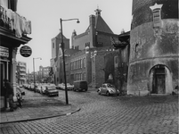 1972-2362 Noordschans gezien vanaf de Mathenesserdijk. Met molen De Graankorel (rechts) en de R.K. Sint Antonius ...