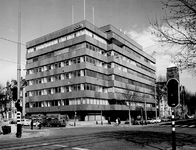 1972-535 Mathenesserlaan met het gebouw OGEM naast het Gemeentearchief. Links de Heemraadssingel.