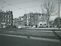 1972-536 Hudsonplein met links Albregt Engelmanstraat en rechts de Spanjaardstraat.