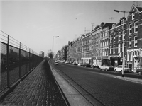 1972-540 Hudsonstraat even voorbij het Hudsonplein. Links het spoorwegemplacement.