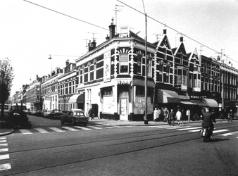 1972-773 Gezicht op de Nieuwe Binnenweg met links de Ruilstraat.