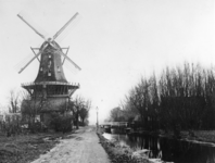 1973-1311 De molen 'De Ster' aan de Kortekade.