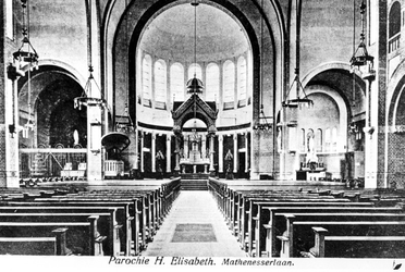 1973-266 Het interieur van de kerk van de H. Laurentius en Sint-Elisabeth in de Mathenesserlaan.