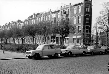 1973-692 Huizen nummers 203, 205 aan de Heemraadssingel met rechts de Hooidrift.