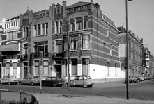1973-773 Huizen nummers 178 en 180 aan de oostzijde van de Heemraadssingel. Rechts de Schietbaanlaan.