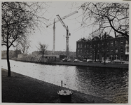 1973-84 De Slachthuiskade bij de Boezem, uit noordoosten gezien vanaf de Sophiakade. Links het begin van de bouw van de ...