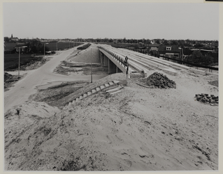 1973-962 Bij Portugaal wordt de grond klaargemaakt voor de aanleg van de metrolijn tussen Slinge-Hoogvliet, ter hoogte ...