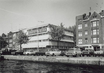 1974-1276 Gezicht op de Aelbrechtskade bij de Delfshavense Schie, hoek van de Groshansstraat.