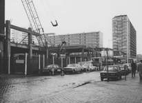 1974-207 De Aert van Nesstraat met de parkeergarage van de Bijenkorf in aanbouw.