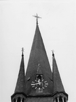 1974-671 De toren van de rooms-katholieke kerk de Allerheiligste Verlosser aan de Goudse Rijweg.