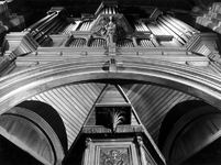 1974-823-TM-825 Interieurs van de Remonstrantse kerk aan de Mathenesserlaan.Afgebeeld van boven naar beneden:-823: ...
