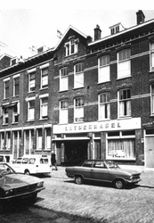 1975-1196 Lutherkapel aan de Nozemanstraat 12.