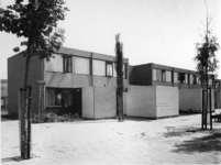 1975-1367 De woningstichting 'de Zonneweide' aan de Ivoordistel.