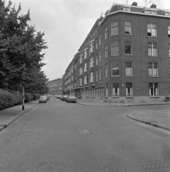 1975-1482 Gezicht op de Essenburgsingel, gezien vanaf de Havenzichtstraat.